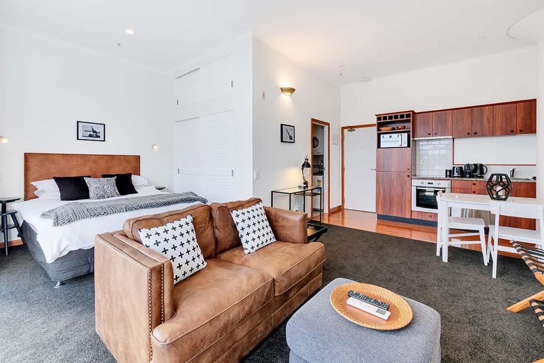 Princes Wharf Boutique Apartments Окленд Экстерьер фото
